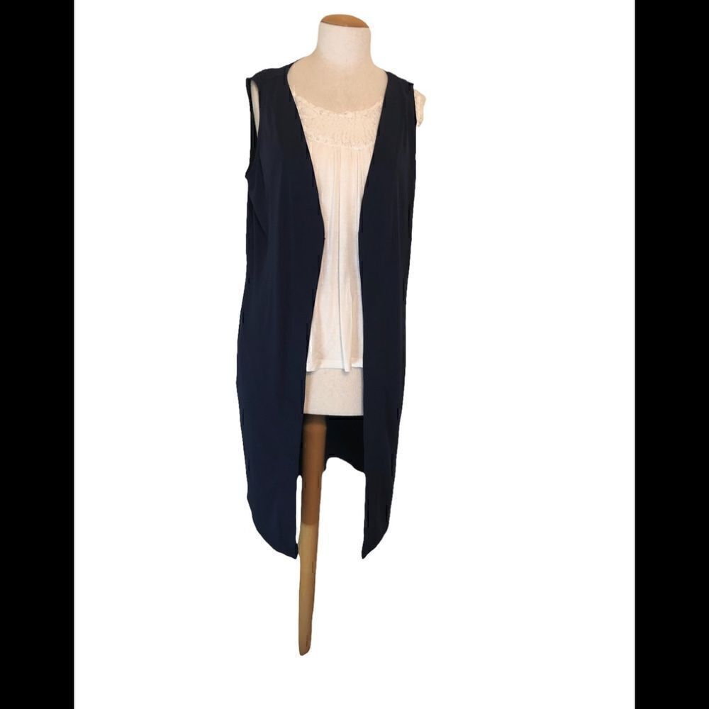 Modern duster with exaggerated slits on each side.